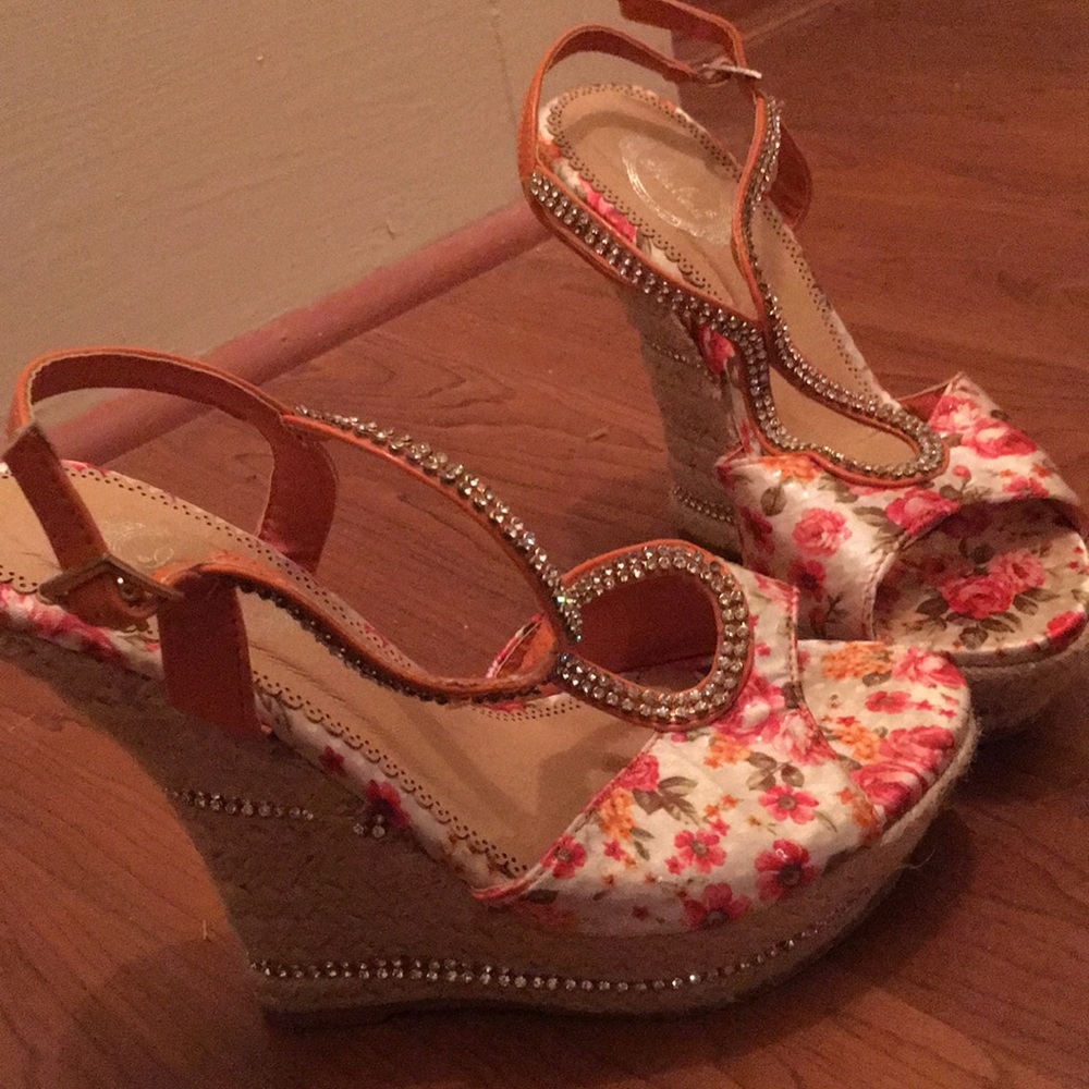 Cute Spring Wedges - Picture 4 of 4